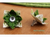 Kolczyki sztyfty - Kwiat origami zbliżenie